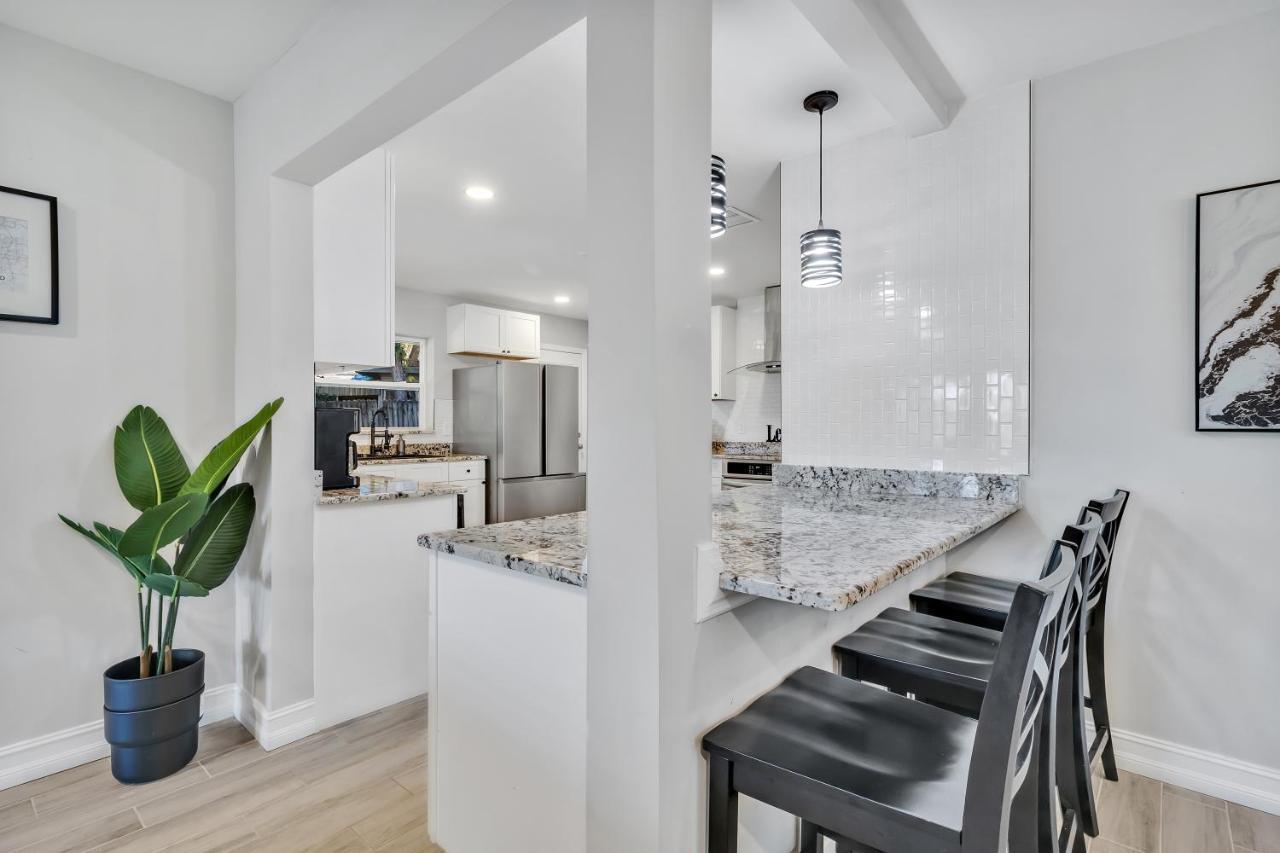 Modern Lake Front Casita Near Winter Park! 올랜도 외부 사진